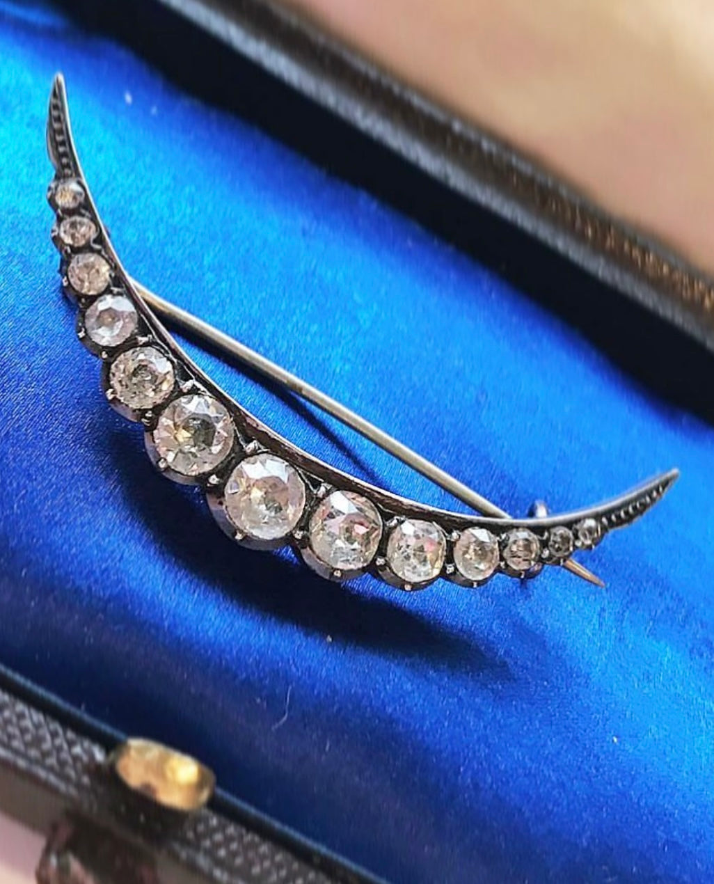 VICTORIAN SILVER crescent hot moon brooch