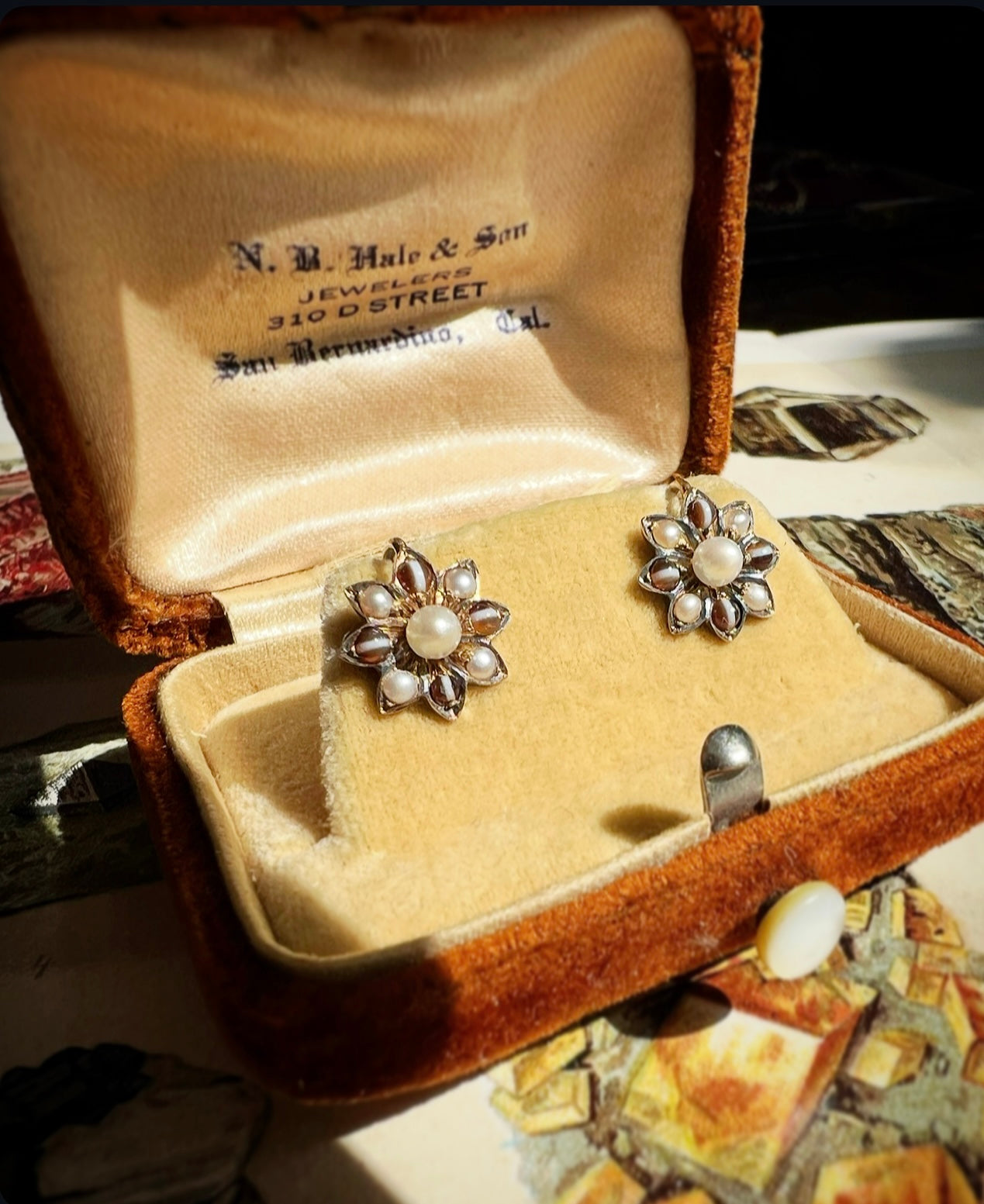 ANTIQUE • Victorian 18k Yellow Gold Banded Agate & Saltwater Pearl Flower Earrings