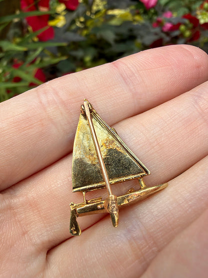VINTAGE • Mid-Century 14k Yellow Gold w/ Enamel Sunfish Sailboat Brooch