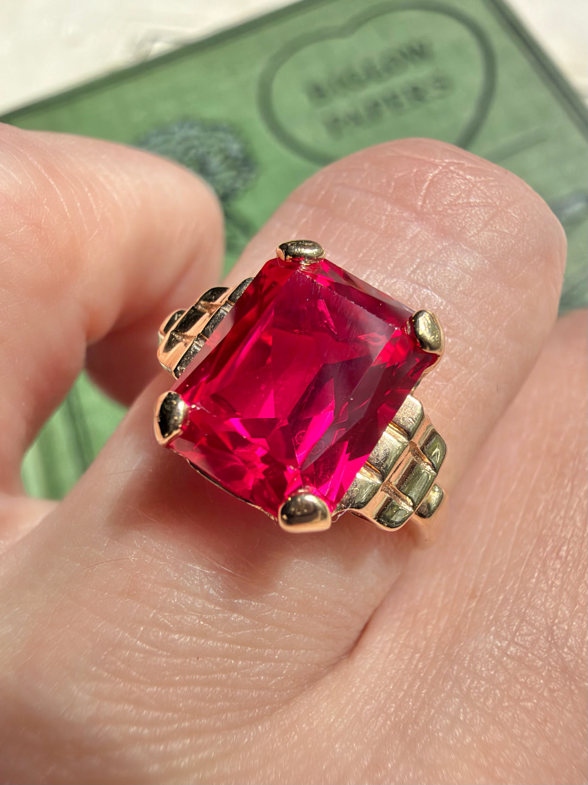 VINTAGE • Retro 10k Yellow Gold w/ Vibrant Fuchsia Synthetic Ruby Ring