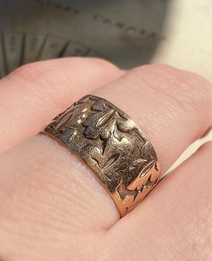 ANTIQUE • Victorian 10k Rosy Yellow Gold Fleur-de-Lis Leaf Cigar Band Ring