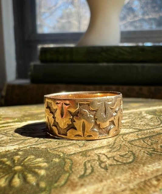ANTIQUE • Victorian 10k Rosy Yellow Gold Fleur-de-Lis Leaf Cigar Band Ring