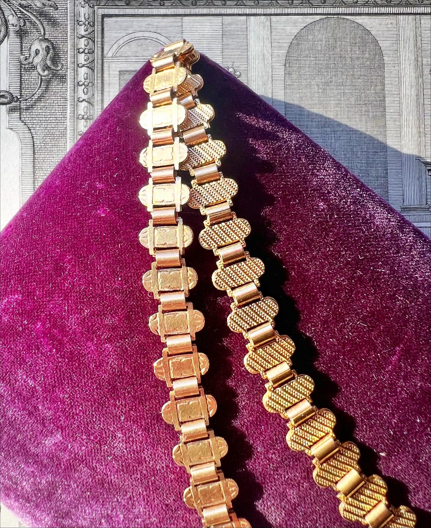 ANTIQUE • Victorian 9ct Yellow Gold Reversible Engraved Book Chain Collar Necklace