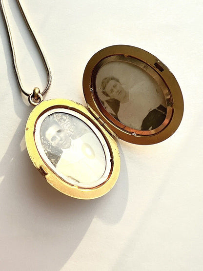 ANTIQUE • Victorian 10k Yellow Gold Engraved Initial Picture Locket